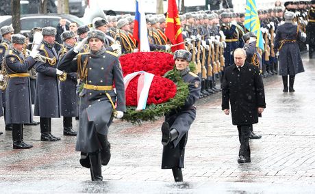 Память героям найти